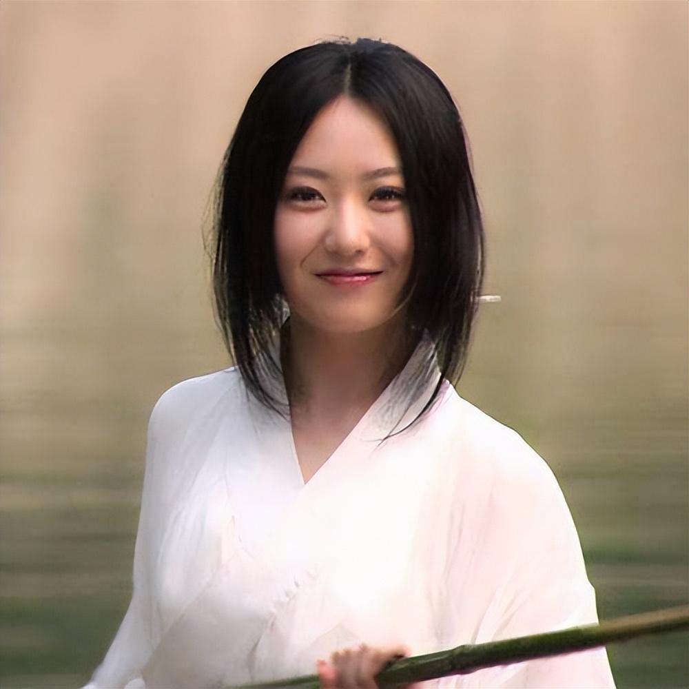 看着女儿对艺术有着与生俱来的天赋和浓厚的兴趣,她的父母在白冰小学