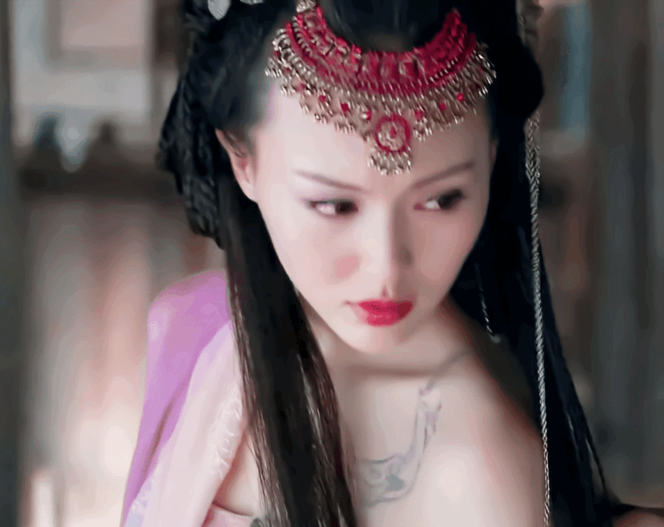 第二世,她好不容易找到了心上人的转世,扮做风尘女子吸引他注意.