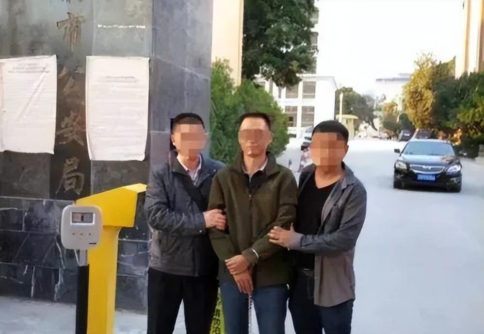 1995年抢劫银行案,五人持枪冲向银行,两分钟抢走1500万