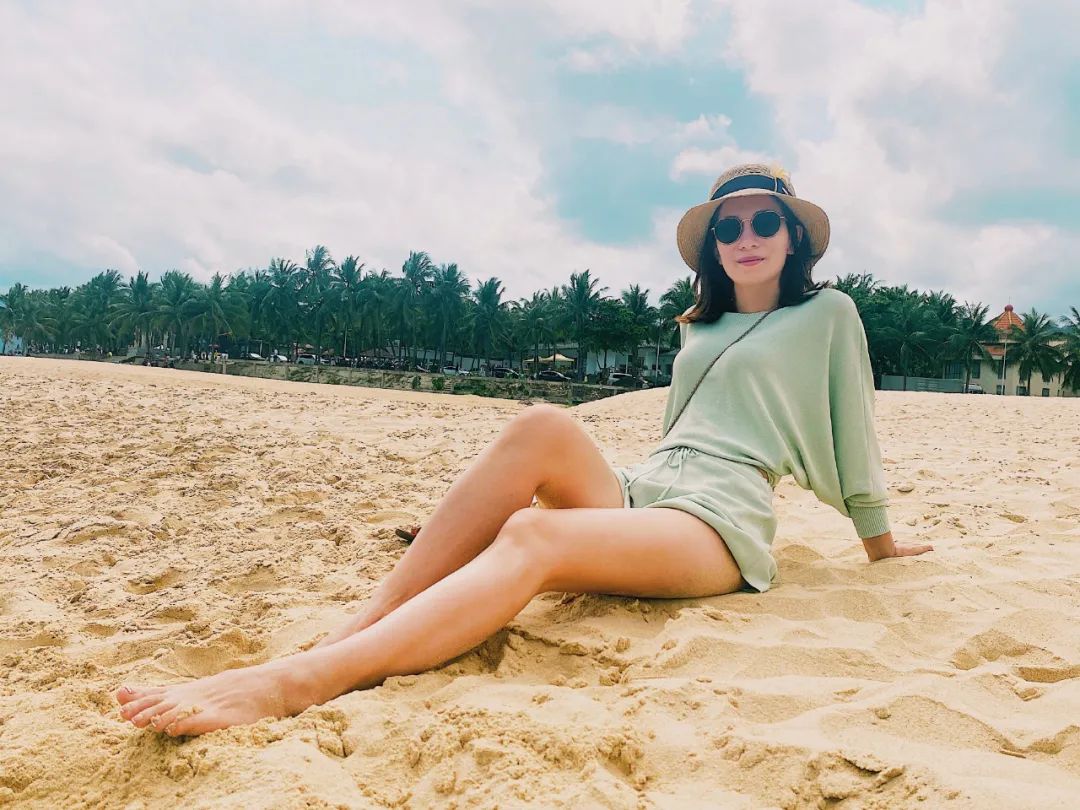 卢靖姗高贵优雅 的长腿美足