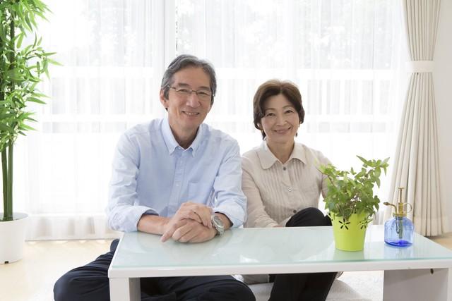 她51岁,公公生病花320000,三个姐姐给80000,她:太多,给30000