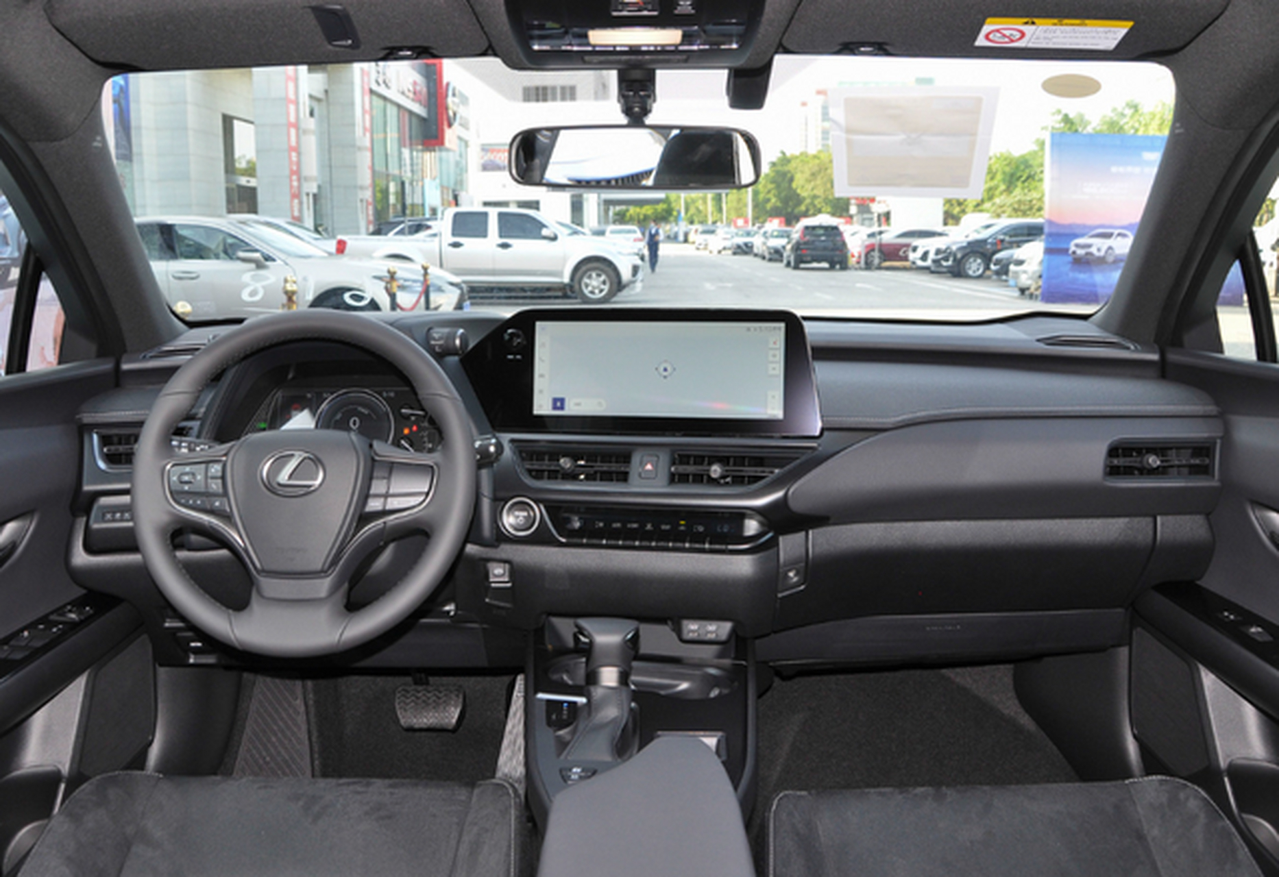 运动外观搭配顶级内饰,配置满满无可挑剔.