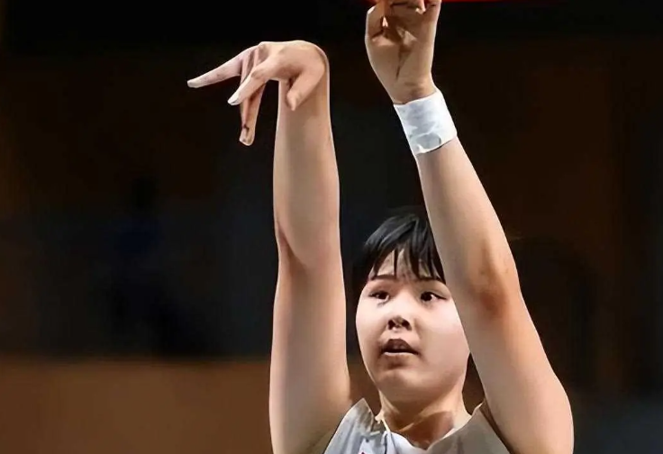 0分0分还是0分,女篮第一中锋被冷落:她真的打不了wnba吗?
