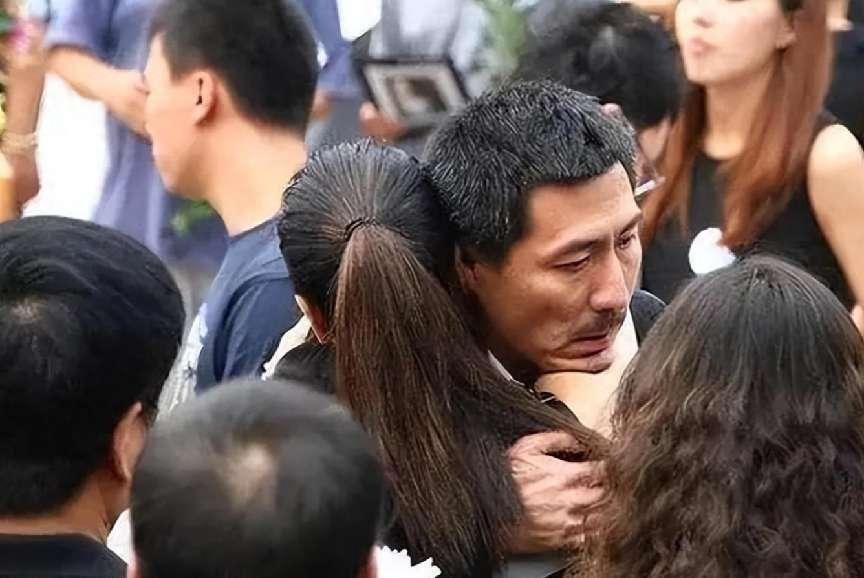 2012年张子健前妻李婷葬礼:临终前一直在等他,演女警察红遍全国