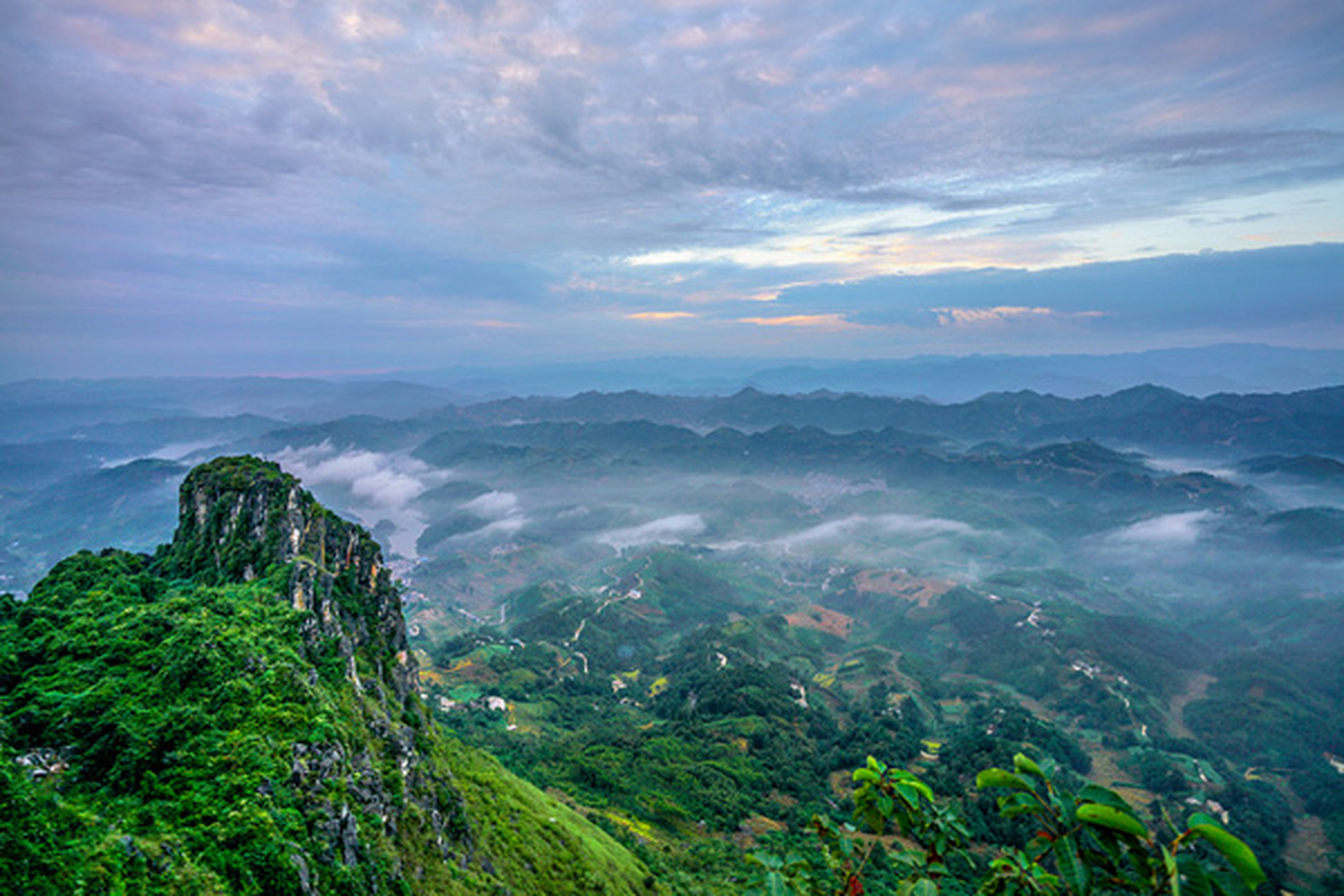 黔西南有哪些好玩的旅游景点 1,万峰林  万峰林,位于贵州黔西南州,是