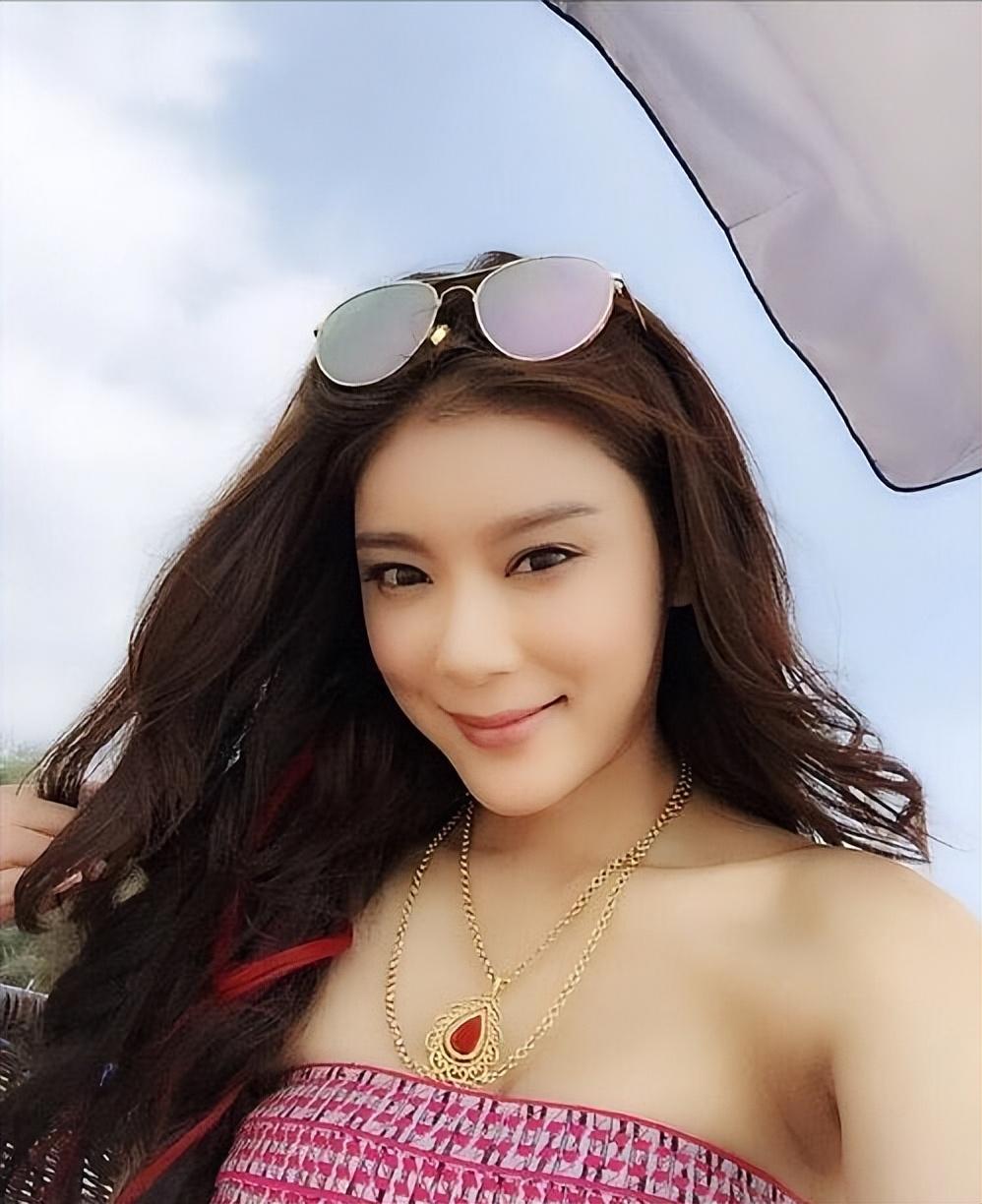 让林丹不顾谢杏芳,让李泽楷抛下梁洛施,"蛇精脸"的她凭啥啊?