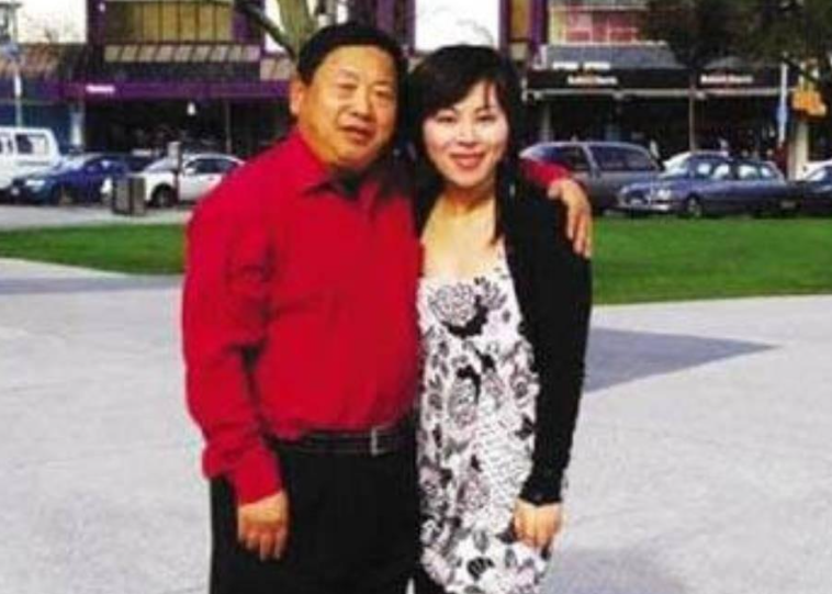 29岁时被推选为中国十大太极拳名家之一,号称是"武式太极拳"第六代传