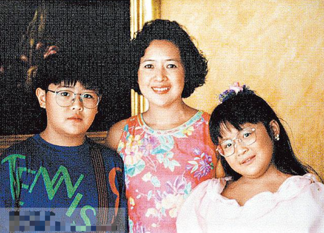 她和李嘉欣,蔡少芬的三国杀,李大美人的粗口骂战,刘銮雄众多的红颜