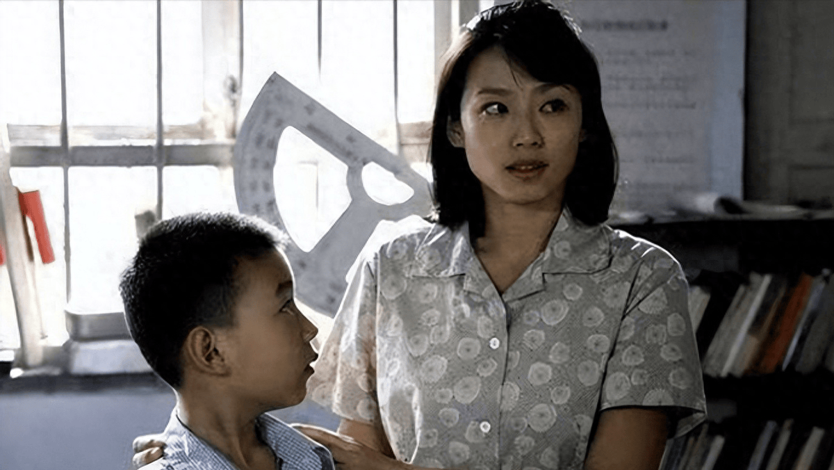 女邻居46岁,离异单身,我们一起去露营,夜里在帐篷里聊的欢快