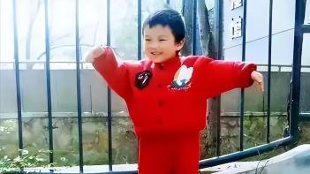 丁丁说,只能看到一点点.最后他们爬到顶楼,邹翃燕又问这次呢?