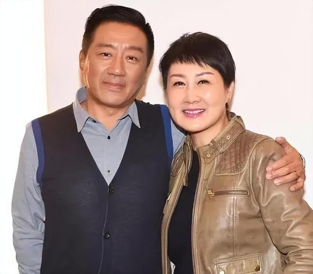 回顾张凯丽:34岁嫁给作家,和丈夫相爱27年,从不让女儿喊她妈妈