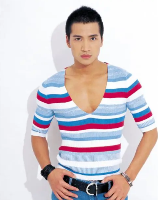 他长得帅,演技好,曾被大11岁富婆追求,49岁事业家庭双丰收