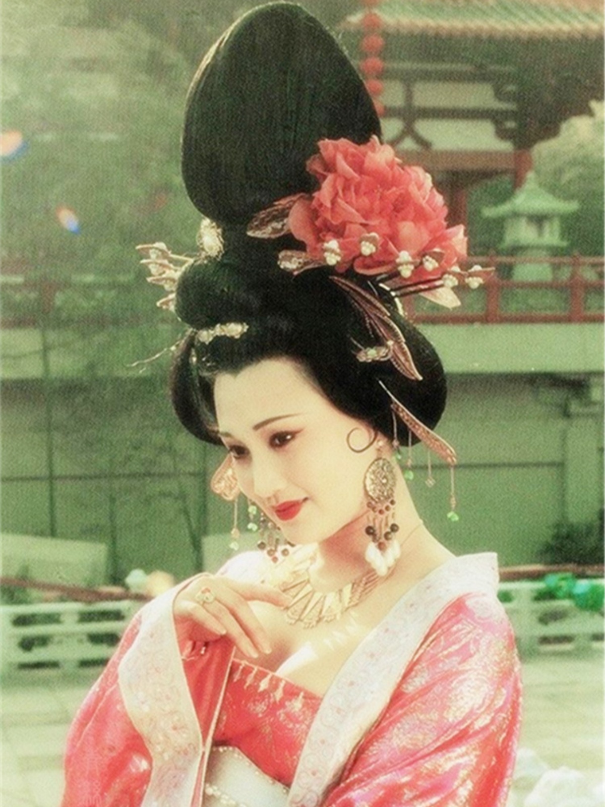 幸得四大美人之杨玉环旧影已留,免受科技脸之扰