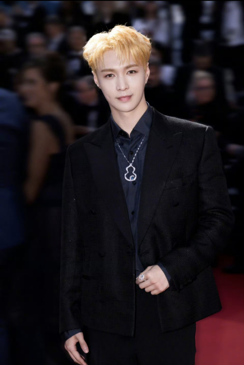 张艺兴戛纳红毯造型,帅哭我了!