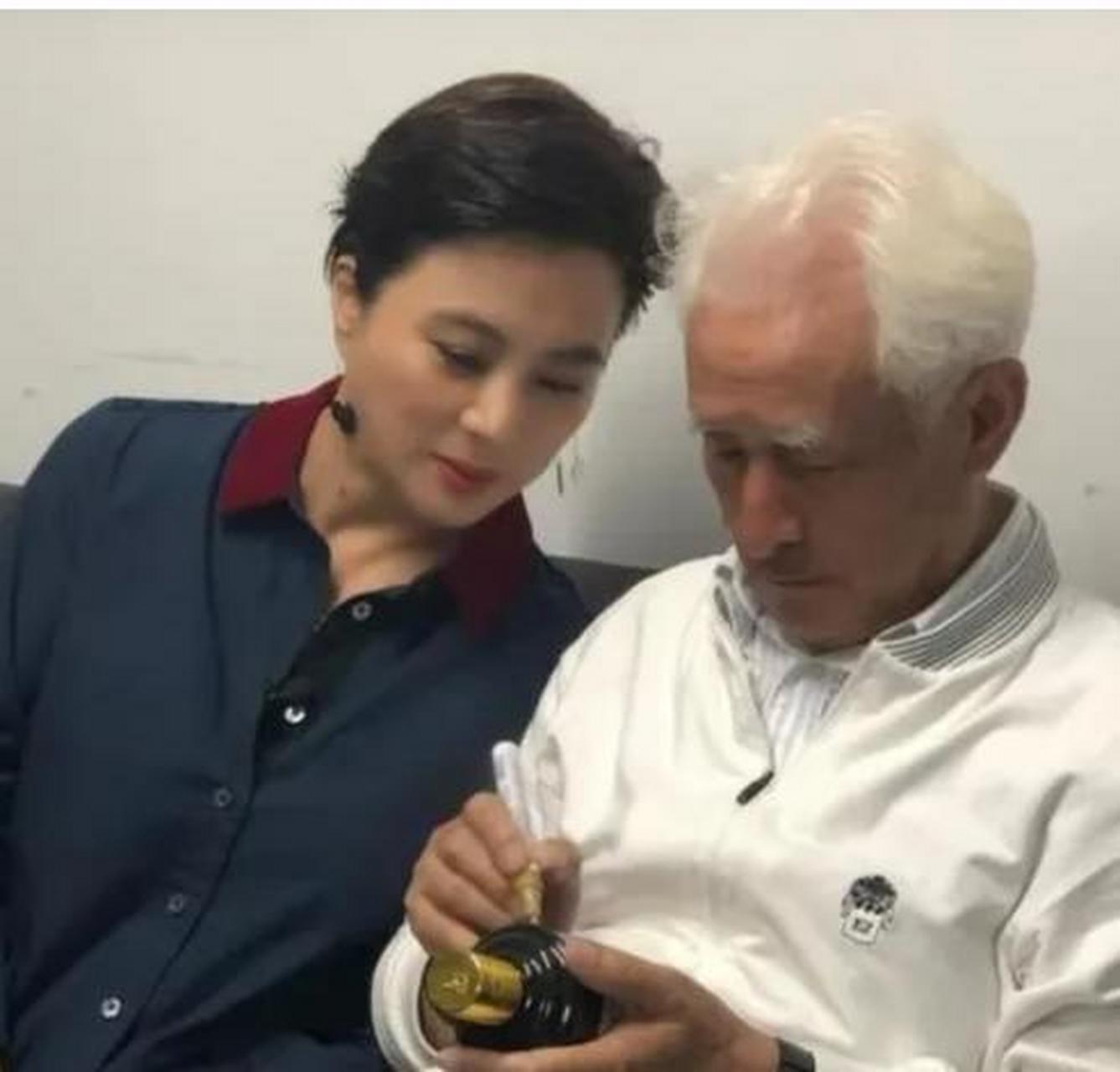 1997年,李玲玉和杰瑞结婚了,杰瑞是一个犹太富商,李玲玉开玩笑问他,不