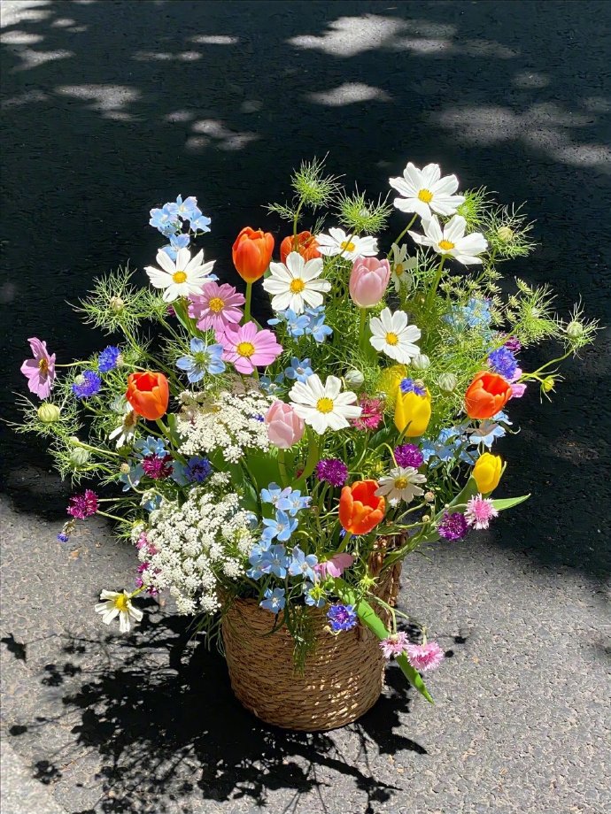 终于相信,有些人的爱,如风中烟,你抓不住,也留不下.