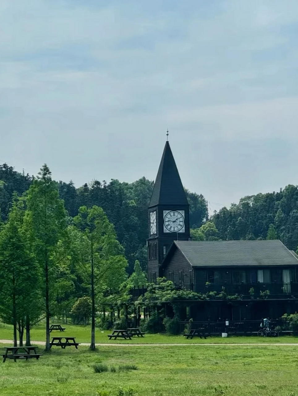 南昌先锋小镇,像极了英国迷雾庄园[期待]黑色的古堡和浓浓的雾加上暗