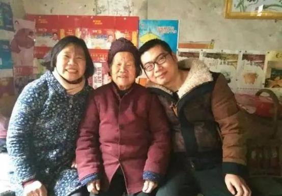 在中国农村,有一位名叫王秀云的农妇,她出生在山东省的沂蒙山区