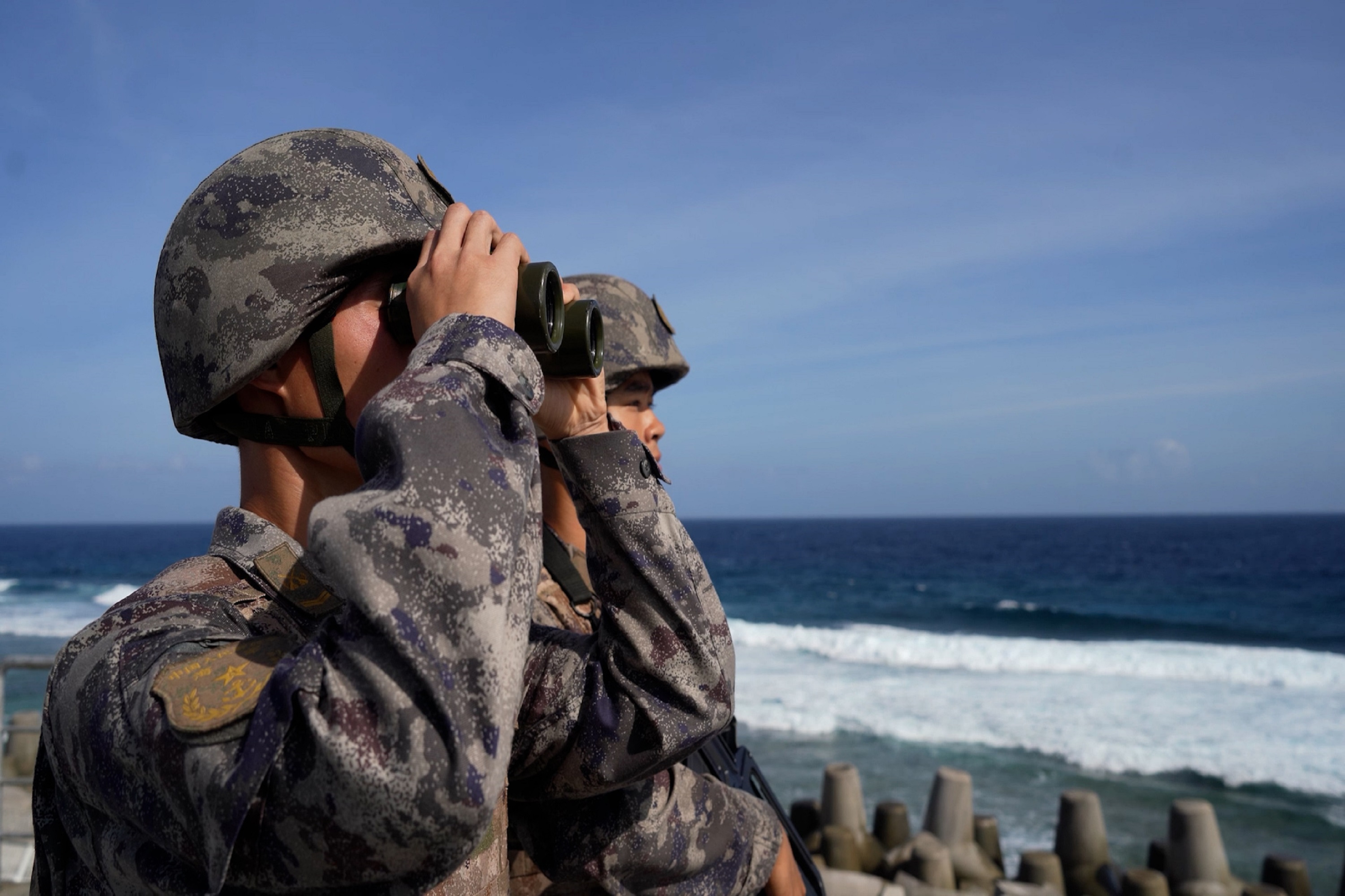 【万里连线 |"两极"哨兵共话奋斗观 】华阳礁守备