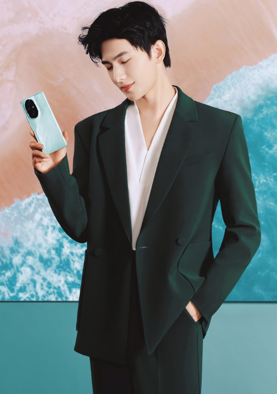 而且杨洋的一些女友视角图都是乔欣给他拍