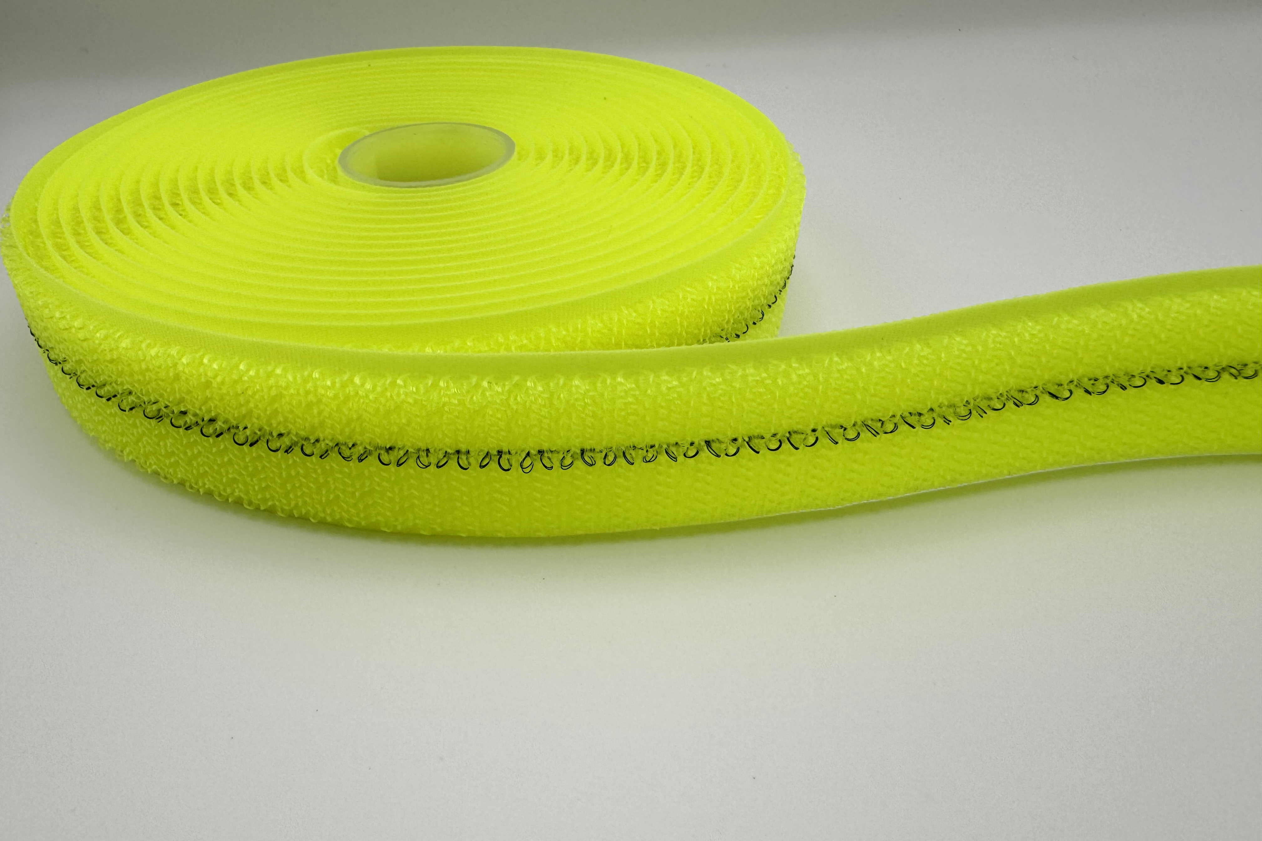 防静电魔术贴,颠覆传统!采用特殊导电材料制作.