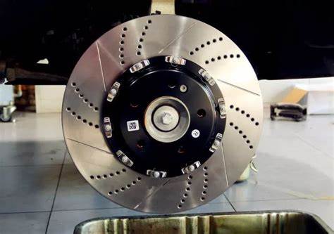 实心刹车盘和打孔刹车盘的区别在哪里?