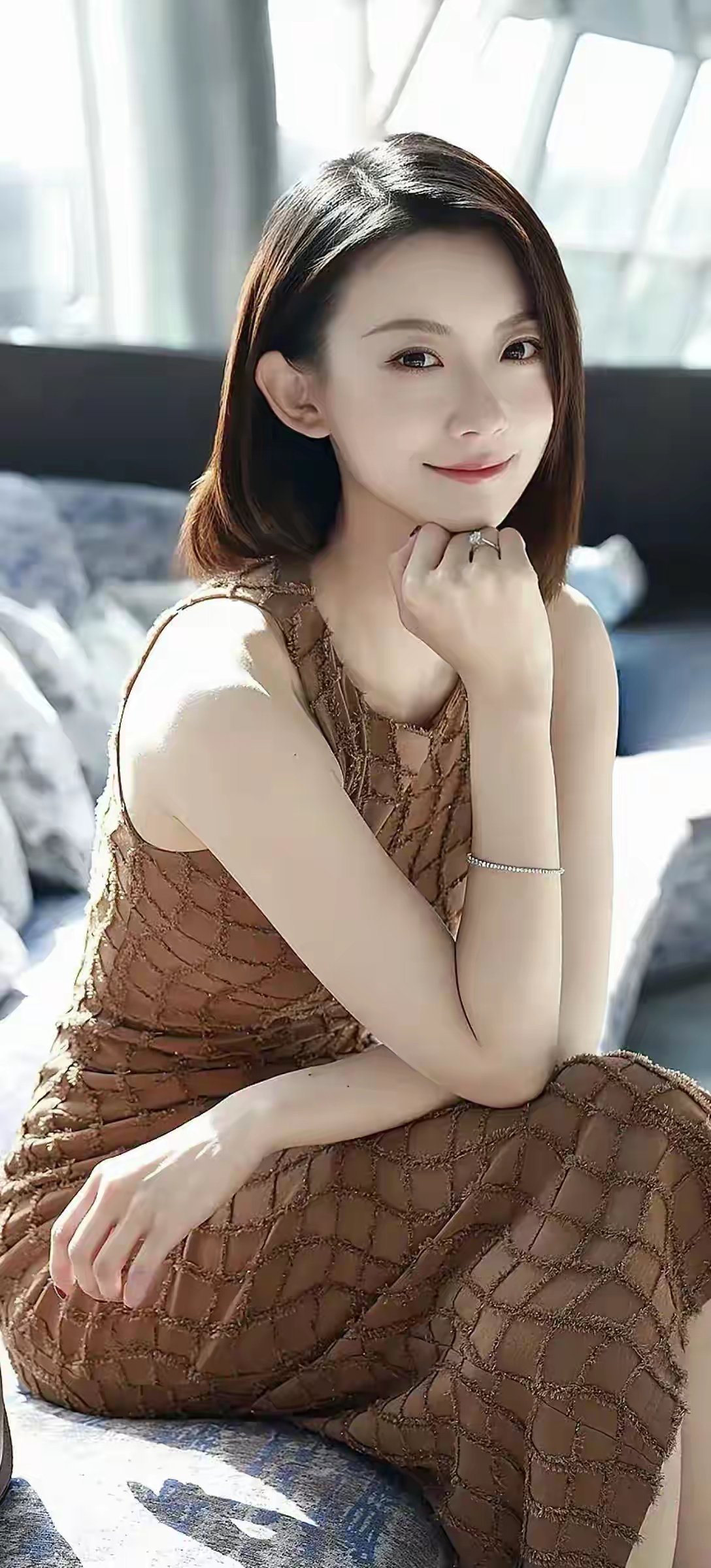 魅力女人,她们如春日里绽放的花朵,散发着淡淡的香气,吸引着所有的