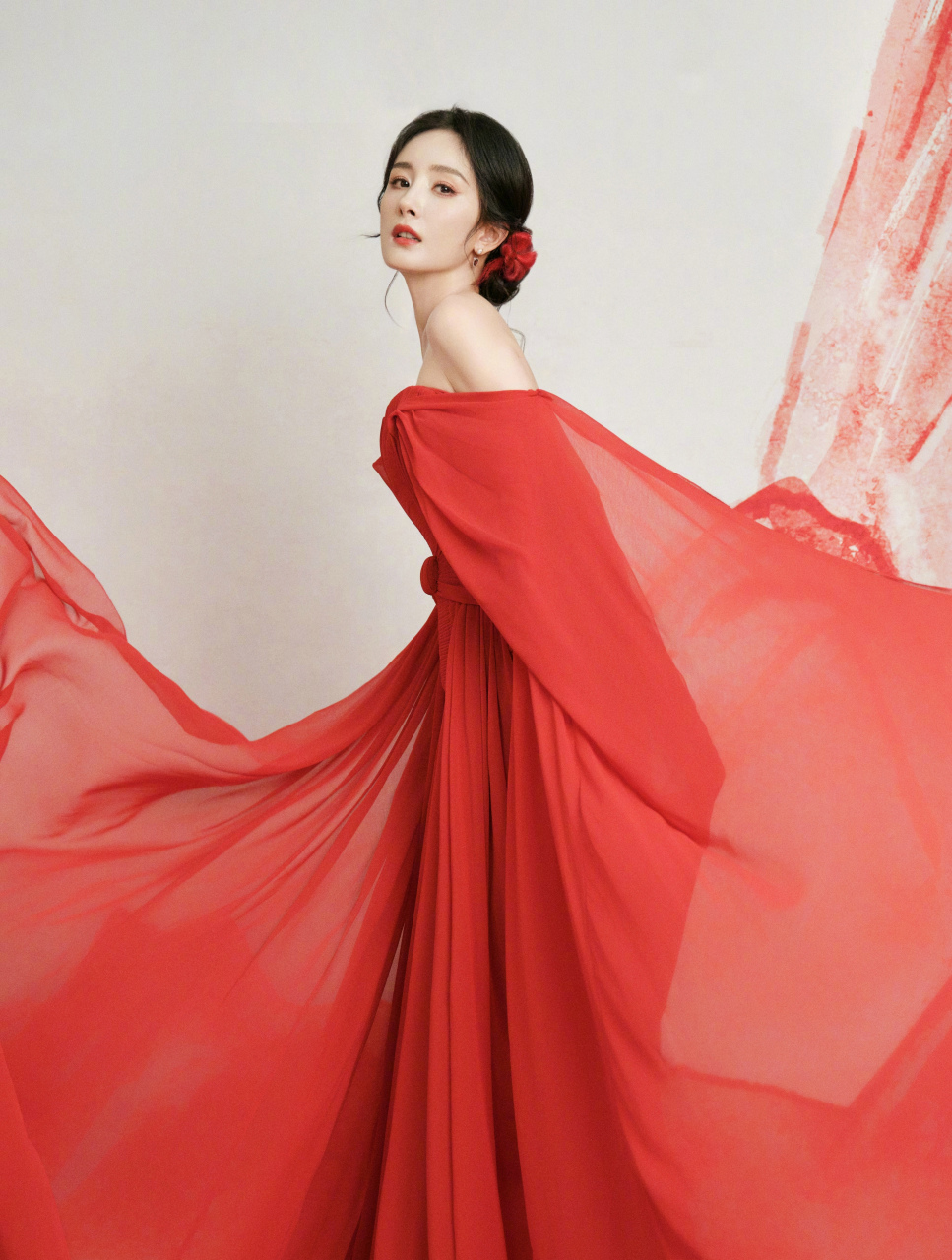 杨幂,仙气飘飘的红裙,性感妩媚!