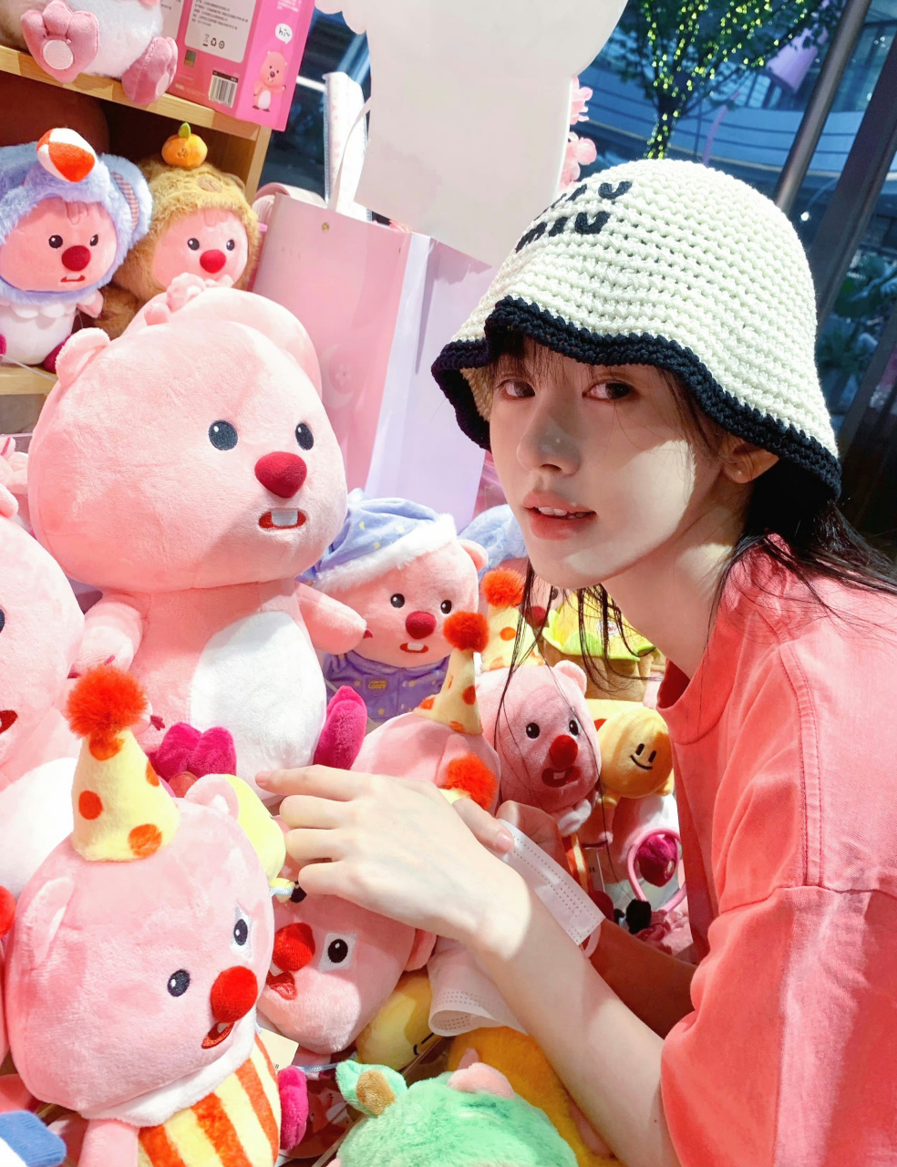 鞠婧祎,粉色短袖,可爱迷人!