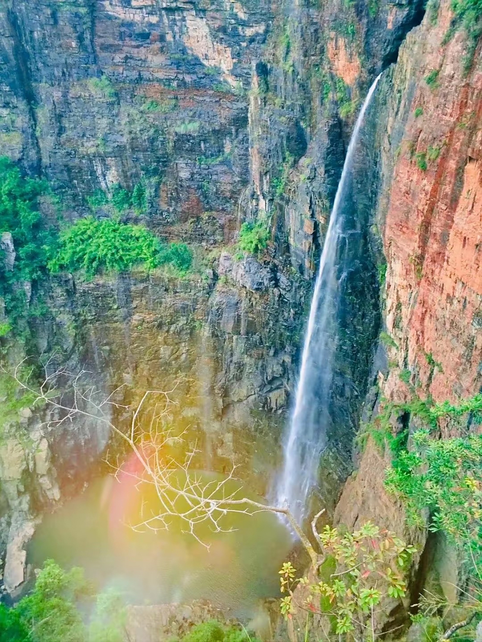 乳源大峡谷,又称广东大峡谷,位于广东省韶关市乳源瑶族自治大布镇,是