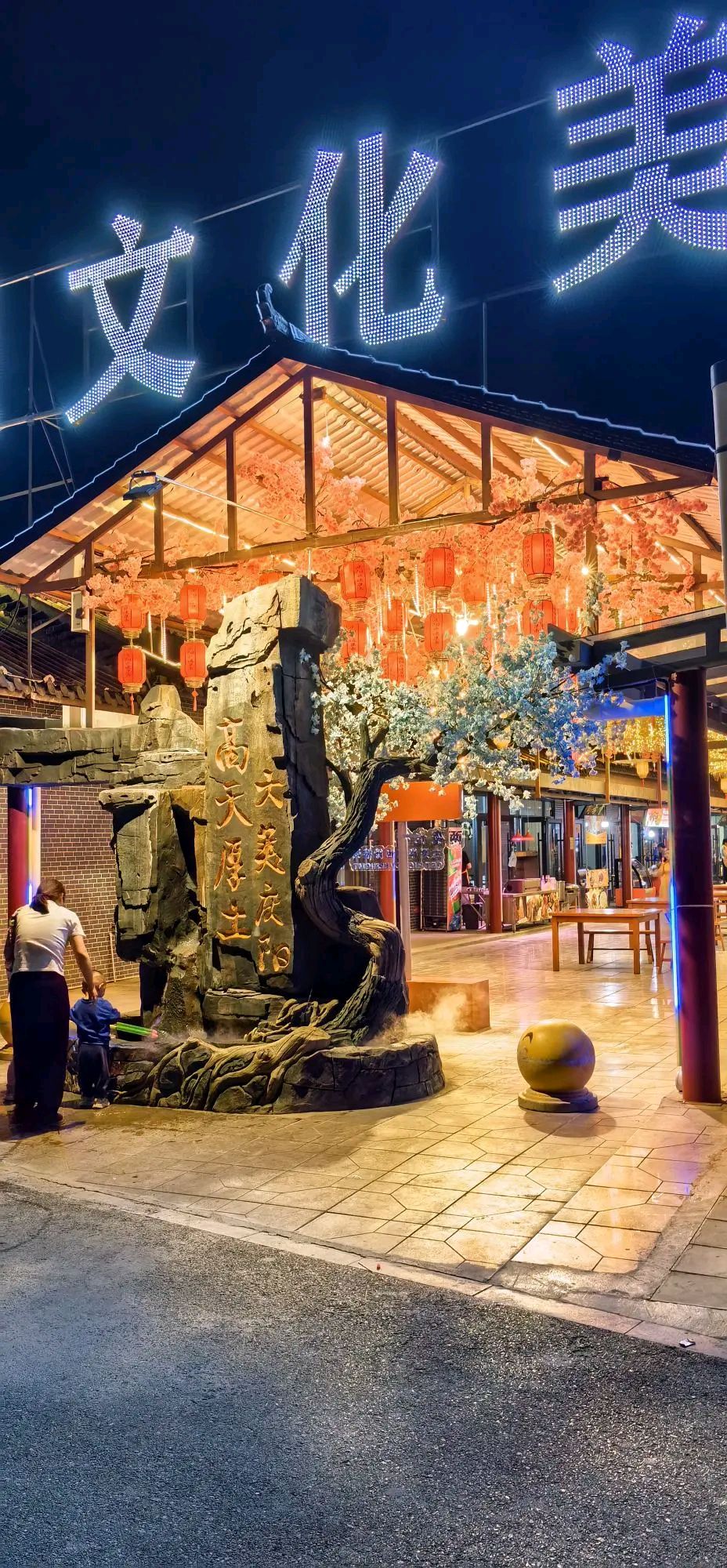 也就是庆阳市西峰区的城南绿地公园,以前叫海绵运动公园