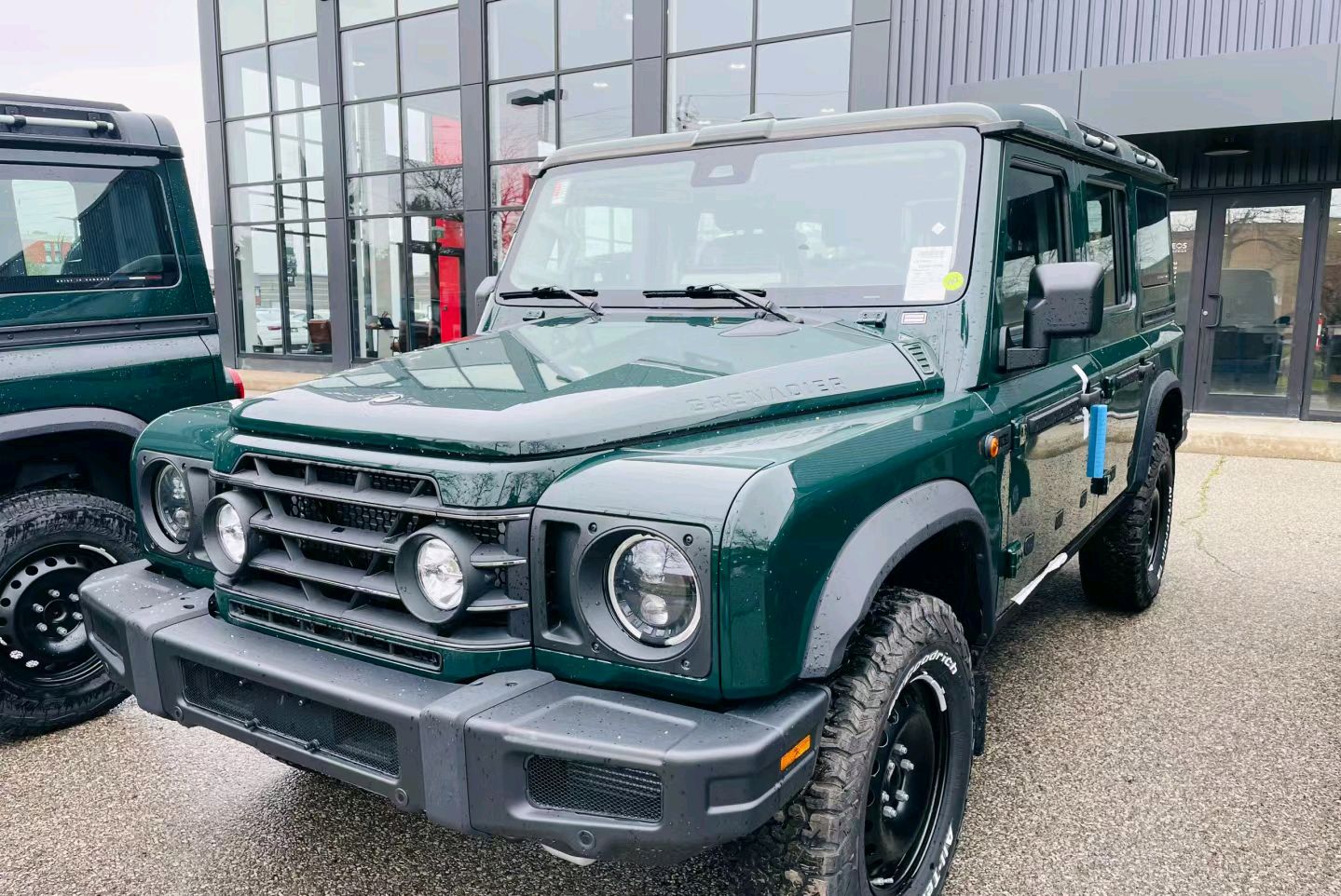 英力士掷弹兵越野车:越野王者,实力不逊路虎卫士