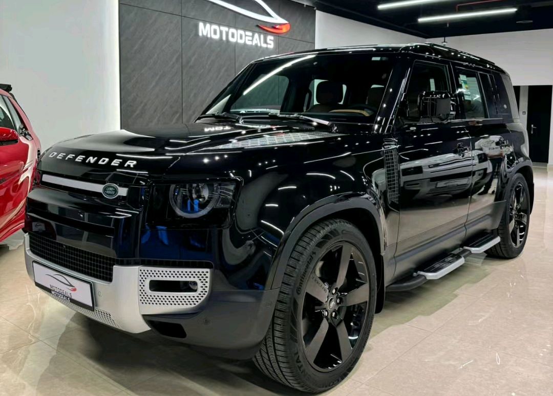 黑武士版本更霸气!新版本路虎卫士让人"眼前一亮"