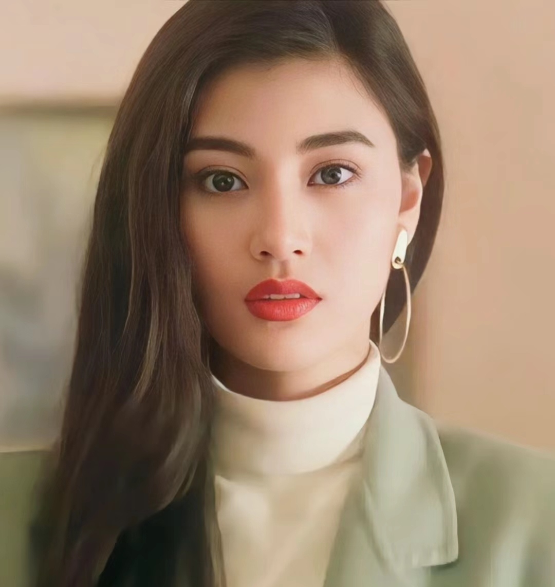 肯定是吸引万千目光的所以李嘉欣是毫无争议的大美女动态连更挑战
