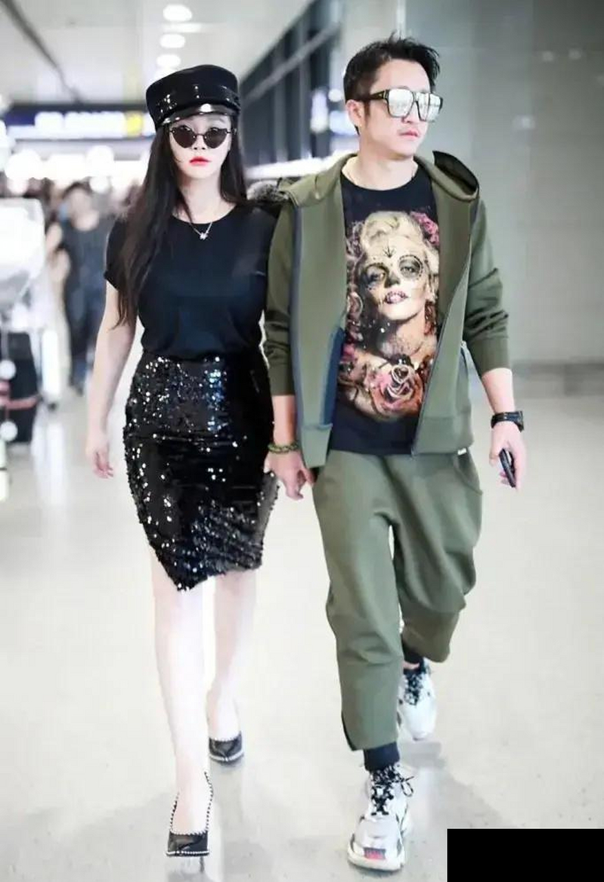 冉莹颖包臀裙身材挺拔