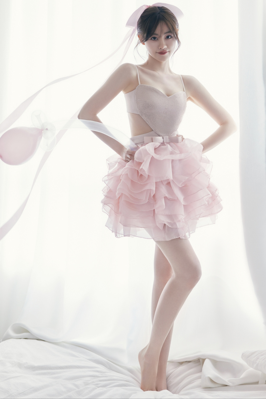 祝绪丹庆祝生日发布写真,粉丝送上祝福:愿你岁岁皆欢愉,生日快乐!