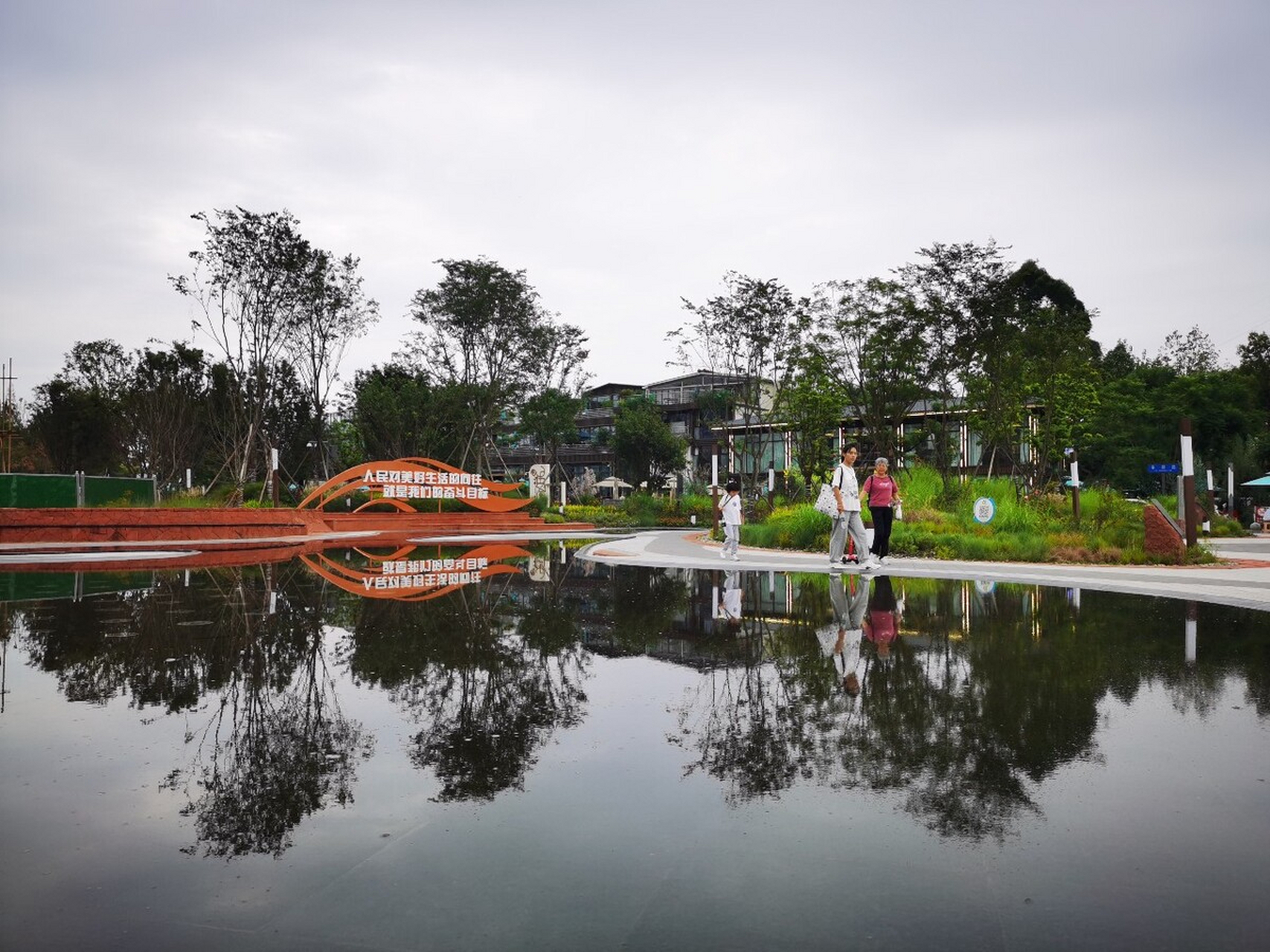 成都锦江区三圣花乡:是一个集花卉观赏,农耕文化,休闲旅游为一体的