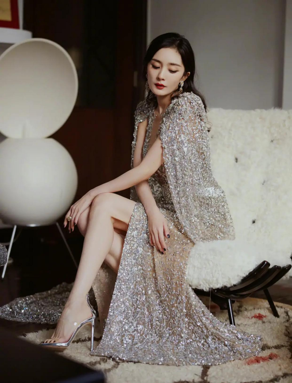 杨幂穿透视网纱礼服裙