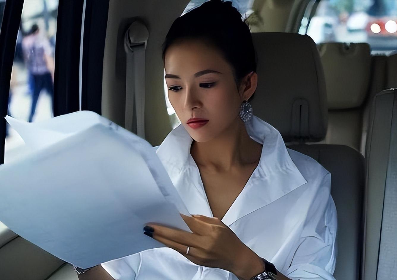 章子怡离婚后带娃心情好,儿子正脸遗传她的美貌,女儿五官随汪峰