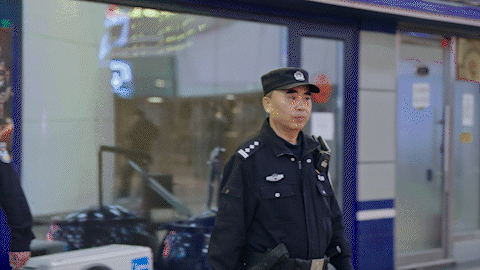 56岁警察一年上了5次热搜