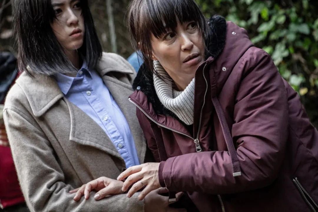 三吉彩花主演的恐怖电影《犬鸣村》,非常适合大半夜看