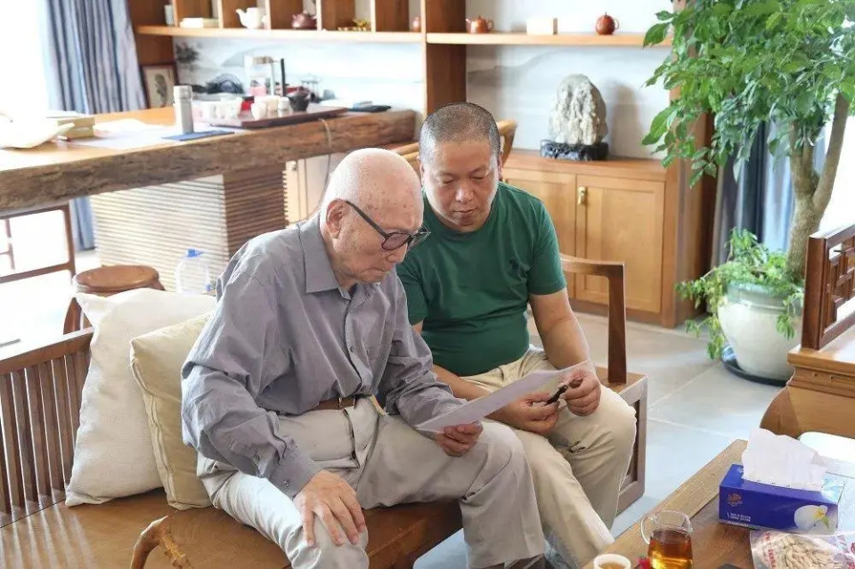 104岁国医大师颜正华说养生:无"湿"身子轻,5个建议,贵在坚持