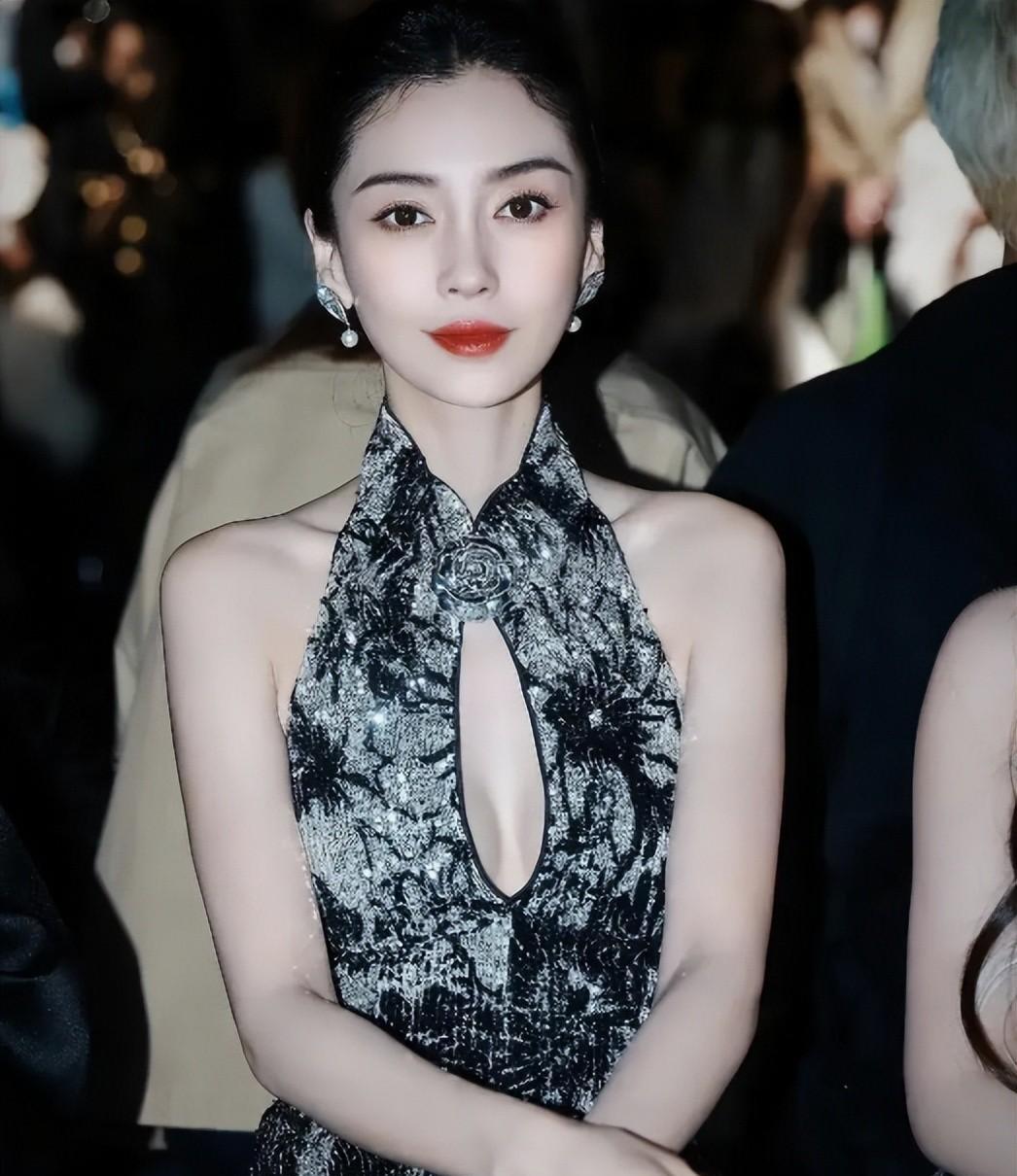 这一夜杨颖面子碎一地,咖位降级与杨超越同座,憔悴迷茫全写脸上