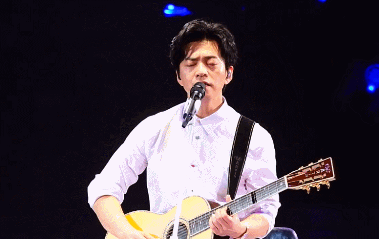 李健:31岁娶青梅竹马,没车没房丁克19年,如今他们真的幸福吗?