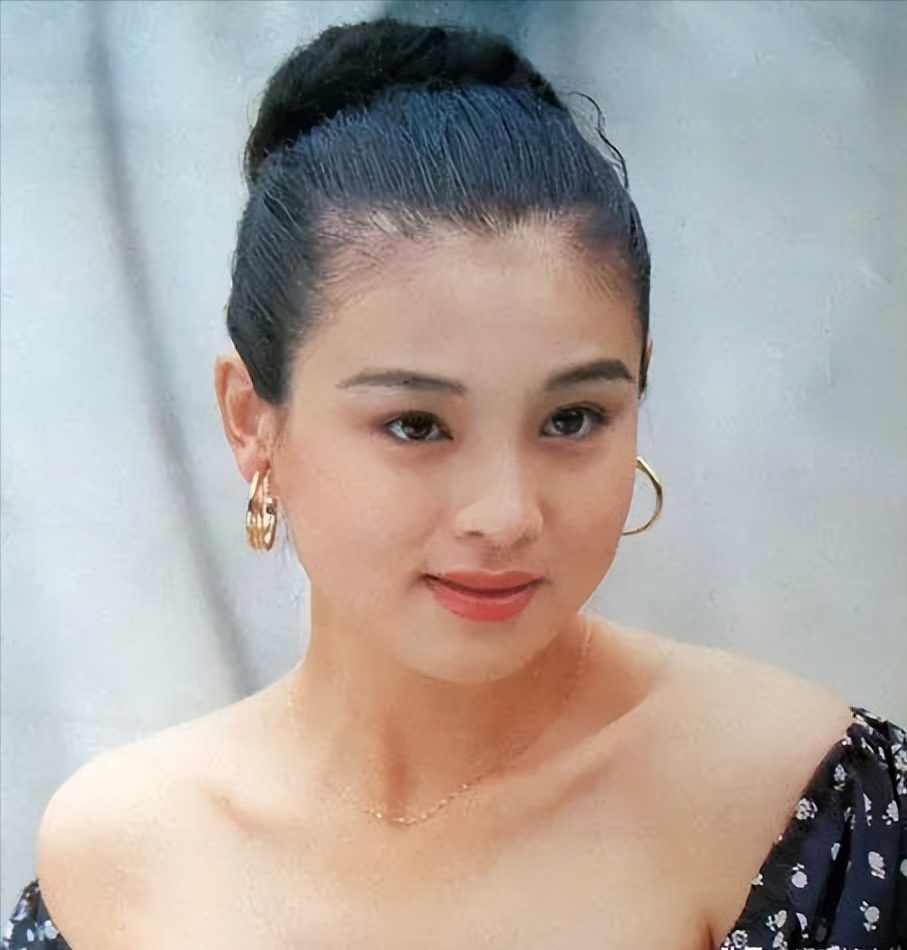 赵明明:步嫂子宋丹丹后尘,被英家人所抛弃,为子退圈的她怎样了