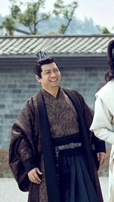 观众是边看边吐槽,关于演员的演技问题,还有片中一直穿插广告的问题