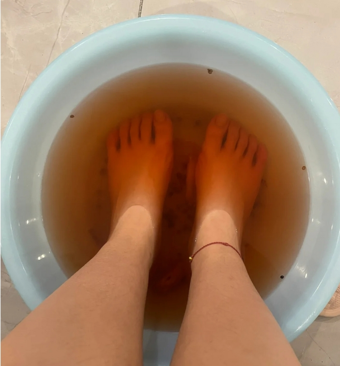 生姜泡脚 敷脚,45天后,hpv全无   刘女士,32岁,软件开发师.