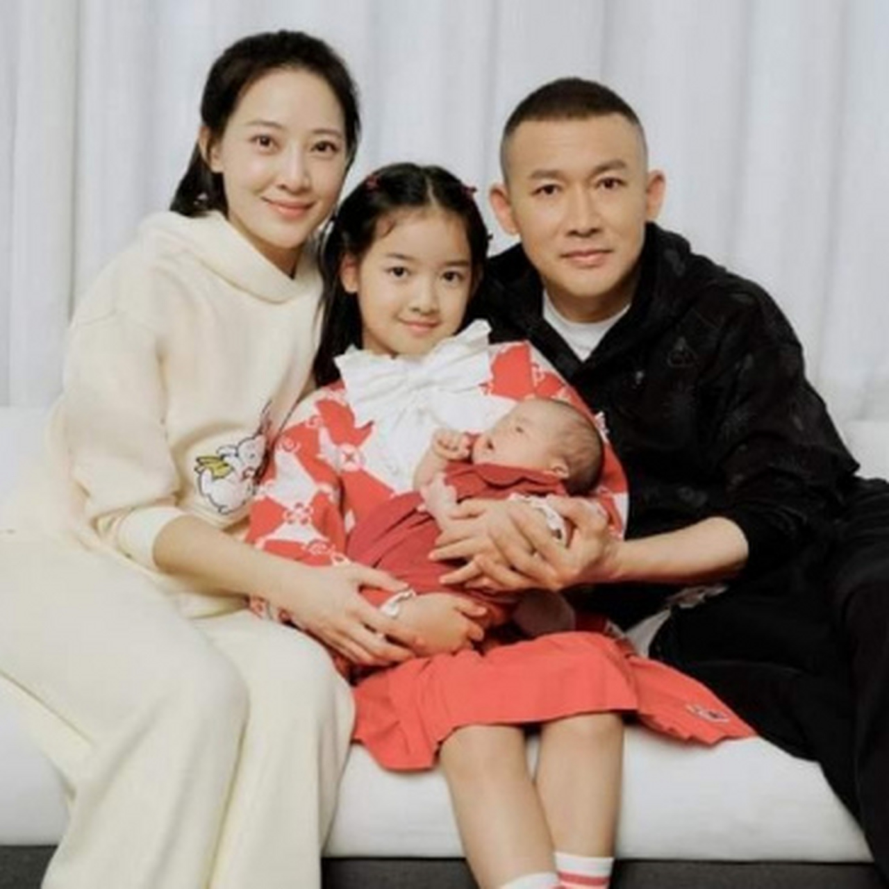 聂远一家的全家福!