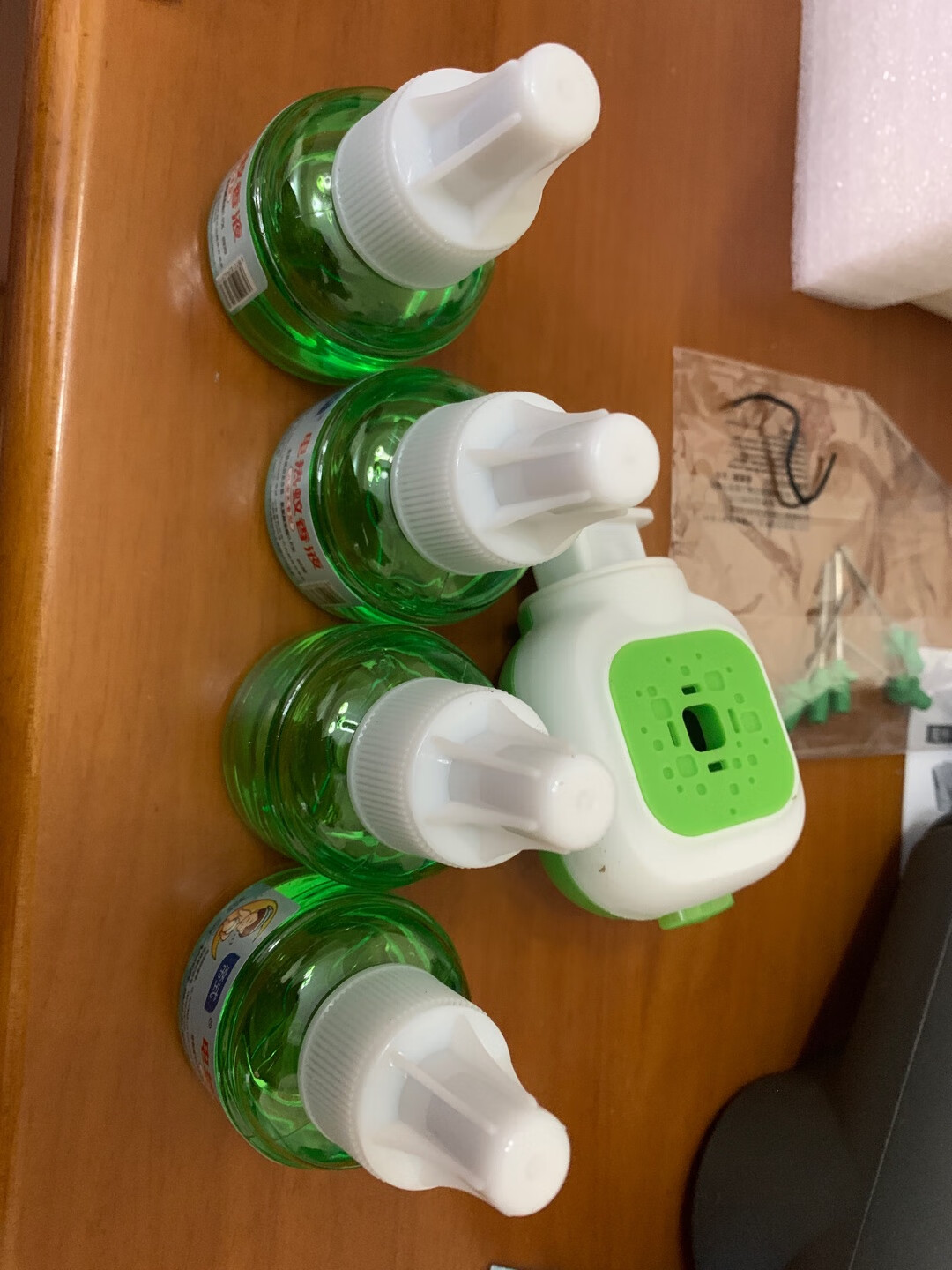 前几天,我入手了这款李字电热蚊香液套装,里面包含了3瓶32ml的驱蚊