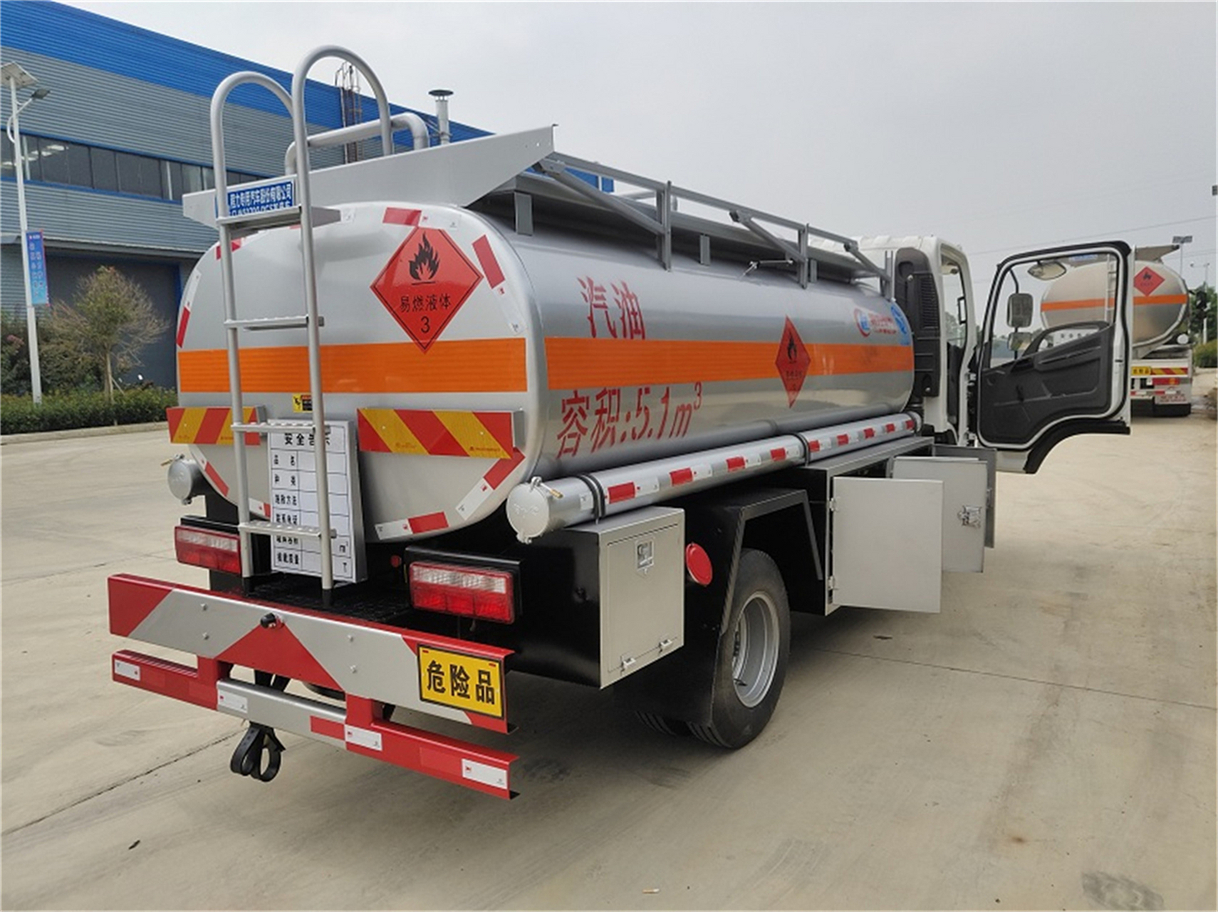 中储粮回应罐车煤油食用油混用# 油罐车混装中储粮问题,看似一个简单